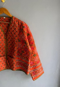 Chaqueta de algodón acolchada floral, reversible, con cuello en V, estampada, para mujer, transpirable, de punto, corta, para uso casual, regalo para ella. - Product Image 3