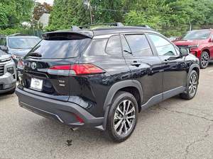 CLEAN 2024 pour Corolla Cross XLE AWD SUV Hybride Turbo Sièges en Cuir Foncé ACC Volant à Gauche Pneus R15 Transmission Automatique - Product Image 2