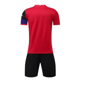 Ensemble de maillot de football rouge à col en V pour homme avec impression sublimée et tissu respirant à manches courtes, coupe athlétique pour adultes - Product Image 3