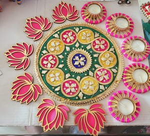 Elegante Portavelas de Metal Estilo Art Deco Ecológico, Flores Artificiales Rangoli, Decoración Tradicional para el Hogar, Bautizo, Diwali - Product Image 1