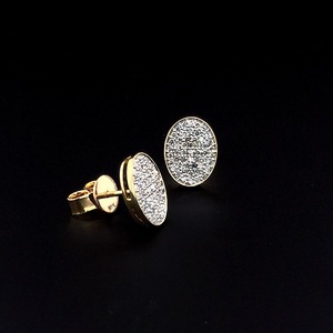 Boucles d'oreilles clous unisexes en argent 925 plaqué or, forme ovale, pavé de diamants taille brillant E VVS certifiés IGI, vente en gros - Product Image 3