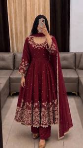 Ensemble Anarkali brodé bordeaux pour femme, Salwar Kameez avec Dupatta, idéal pour les mariages et les festivals - Product Image 5