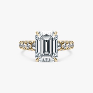 Anillo de Compromiso con Diamante Cultivado en Laboratorio, Corte Esmeralda, 2.7 Quilates, Oro Amarillo de 14K, Banda con Piedras Laterales, Joyería Nupcial Personalizada - Product Image 2