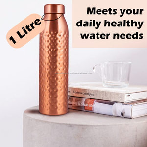 Bouteille d'eau artisanale en cuivre pur martelé 1 litre, gourde métallique ayurvédique réutilisable pour le sport - Product Image 4