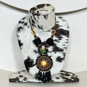 Buste de présentation de collier en cuir de vache véritable de qualité supérieure avec poils, mannequin fait à la main, support de bijoux pour l'affichage en salle d'exposition - Product Image 4