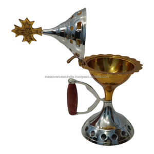 Quemador de Incienso de Latón con Tapa Ornamental en Forma de Cruz y Asa de Madera para Rituales Espirituales y Culto Religioso - Product Image 3