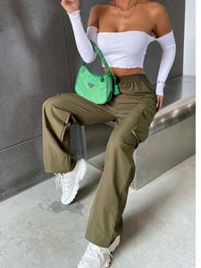 Outfitize International – Pantalons cargo pour femmes en gros, tricot gaufré texturé, décontractés, multi-poches, personnalisables avec logo de marque, en vrac - Product Image 4