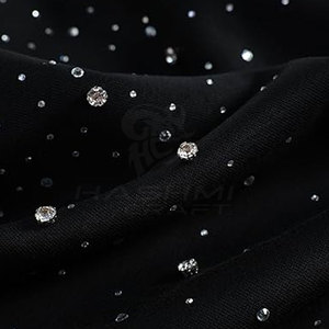 เสื้อฮู้ดประดับเพชรเทียมสุดฮิต เหมาะสำหรับใส่ลำลองทุกวัน โดดเด่นด้วยดีไซน์เพชรเทียมที่สะดุดตา - Product Image 4