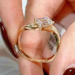 แหวนเพชรทรงเอเมอรัลด์ 1 กะรัต ผลิตในห้องปฏิบัติการ ได้รับการรับรองจาก IGI แหวนทองคำแท้ 14k ดีไซน์โค้งมน สำหรับผู้หญิง เหมาะเป็นของขวัญเซอร์ไพรส์สำหรับเธอ - Product Image 3