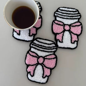 Sous-verres perlés faits main MS HANDICRAFT avec perles de verre - Cadeaux religieux classiques pour l'église, support en polyester (4x4 pouces) - Product Image 1