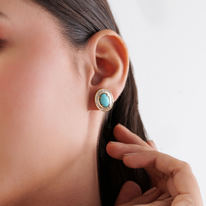 Nouvelles boucles d'oreilles clous haut de gamme en or jaune 14 carats avec turquoise et halo de diamants, design personnalisé, fabrication artisanale, fabricant de bijoux en gros - Product Image 4