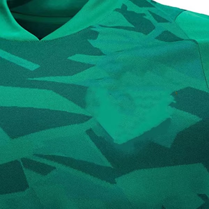 เสื้อฟุตบอลสีเขียวสำหรับผู้ชาย คอวี แขนสั้น ผ้าโพลีเอสเตอร์ดูดซับความชื้น ทรงปกติ เหมาะสำหรับทุกฤดูกาล - Product Image 6