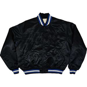 เสื้อแจ็กเก็ตผ้าไหมทีมโรงเรียนสีดำปักโลโก้ได้ตามต้องการเสื้อแจ็กเก็ตบอมเบอร์ผ้าซาตินสำหรับผู้ชาย - Product Image 1
