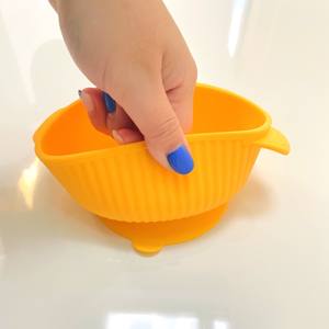 Tazón de Alimentación Dividido Antideslizante de Silicona Redonda para Bebés, de Grado Alimenticio, con Base de Vacío Fuerte, Lavable, con Estampado, para Niños de 0 a 6 Años - Product Image 3