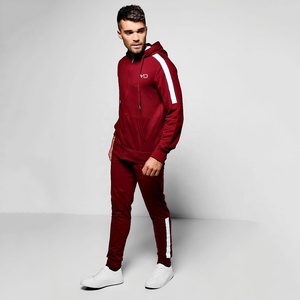 Survêtement haute durabilité adapté à l'entraînement quotidien avec broderie et impression de marque - Product Image 1