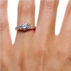 แหวนหมั้นทองคำ 10K ประดับลายฉลุและเพชรธรรมชาติ พร้อมเพชรตรงกลาง (เพชรธรรมชาติ) ขายส่งและขายปลีกแบบ OEM - Product Image 3