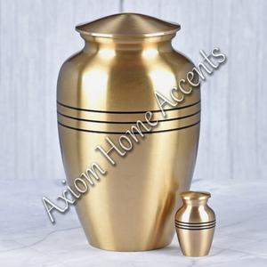 Urna funeraria de latón artesanal con diseño personalizable Cierre seguro para cenizas de Axiom Home Accents - Product Image 2