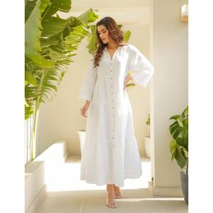 Vestido maxi bohemio de lino y algodón blanco con botones, estilo capas, caída fluida y ajuste relajado para mujer. - Product Image 3