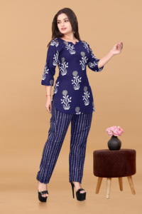 Conjunto de ropa de alta calidad para mujer, azul estampado, conjunto coordinado, sostenible, de poliéster y rayón, cuello redondo, conjunto de dos piezas para estar en casa. - Product Image 5