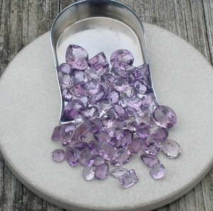 Mélange de pierres précieuses d'améthyste naturelle de 50 carats : pierres précieuses facettées en vrac certifiées par un tiers pour la fabrication de bijoux - Product Image 4