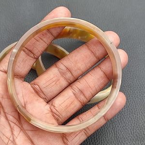 Brazalete de cuerno de primera calidad con pulido suave para uso regular a bajo costo. Elegante brazalete de cuerno de CRAFT ZONE EXPORT. - Product Image 4