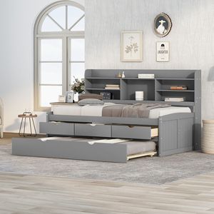 Cama individual de madera color gris claro con estanterías integradas y tres cajones de almacenamiento, incluye cama nido. - Product Image 2