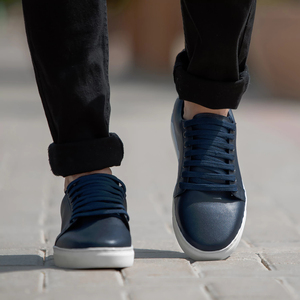 Baskets basses élégantes en cuir véritable Midnight pour hommes – Chaussures décontractées et habillées de haute qualité, marque OEM, vente en gros - Product Image 2