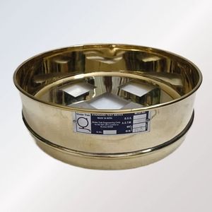 Tamis d'essai en laiton GlobeTrek, équipement de laboratoire standard pour l'analyse des granulats avec ouvertures carrées, fabriqué en Inde - Product Image 1