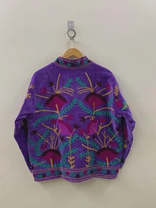 Veste en velours brodée Suzani, faite à la main, style bohème chic, manteau ethnique, vêtement d'extérieur vintage, vente en gros, veste bohème en velours - Product Image 3