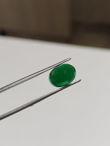 Esmeralda Verde de Alta Calidad de 5.23 ct, Forma Ovalada, Gema Natural para Diseño de Joyería Personalizada - Product Image 2