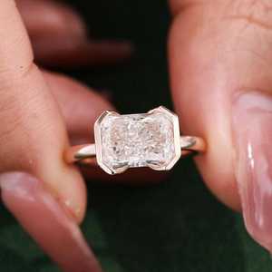 Bague solitaire de promesse en diamant radiant de 3,01 carats cultivé en laboratoire pour femme, or massif 14 carats, cadeau d'anniversaire pour elle - Product Image 5