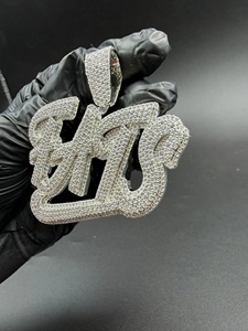 จี้ห้อยคอแบบสั่งทำพิเศษ สไตล์กราฟฟิตี ฮิปฮอป ประดับเพชรโมอิสซาไนต์ VVS ทรงเหลี่ยมเจียระไน ตัวอักษรแบบตัดวิบวับ  วัสดุเงินแท้ S925 - Product Image 4