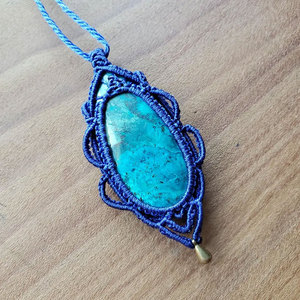 Collier pendentif en macramé turquoise, style bohème, forme goutte d'eau, pierre naturelle sertie, unisexe, à porter au quotidien - Product Image 4