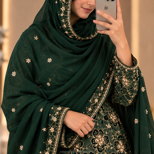 Ensemble complet de luxe Fransawi Dirac vert foncé perlé avec broderie florale dorée pour tenue de mariage somalienne - Product Image 2