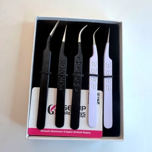 Pince à épiler pour extensions de cils GETUP BROSONS IMPEX en acier inoxydable durable, revêtement en poudre, motif papillon, surface lisse - Product Image 1