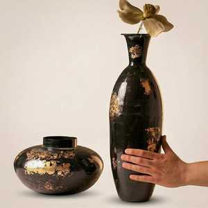 Vase de table en métal fait main, édition décorative, noir avec feuille d'or, design Wabi Sabi - Product Image 4