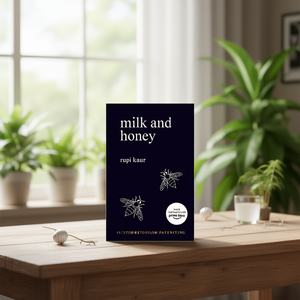Leche y Miel de la autora Rupi Kaur, libro de bolsillo con tapa blanda personalizada, impresión de libros - Product Image 2