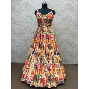 Bata DE TRABAJO bordada con estampado digital de crepé francés de tendencia con KOTI multicolor - Product Image 3