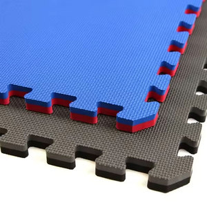 Tapis de karaté souples et légers en matériau amortissant, conçus pour une utilisation prolongée en entraînement. - Product Image 2