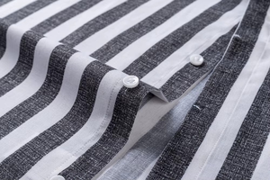 เสื้อเชิ้ตแขนสั้นลายทางสไตล์ฮาวายสำหรับผู้ชาย เสื้อเชิ้ตผ้าลินินลายทางลำลองทันสมัยสำหรับผู้ชาย เหมาะสำหรับใส่ไปชายหาดในฤดูร้อน - Product Image 3