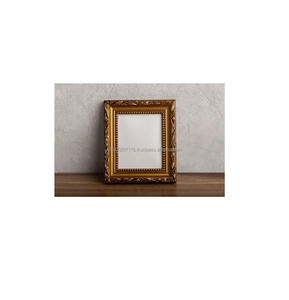 Marco de fotos de madera estilo vintage que ofrece una textura envejecida que atrae a los amantes del diseño retro y nostálgico del hogar. - Product Image 1