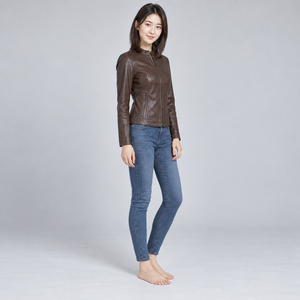 Chaqueta de cuero moderna para mujer, diseñada con estilo premium, material duradero, forro suave y ajuste cómodo para uso diario. - Product Image 5