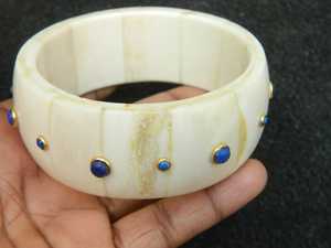 Bracelet en os fait main avec incrustations de turquoise, forme ronde, bijoux artisanaux naturels - Product Image 2
