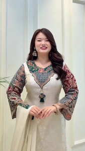 ชุดสัลวาร์ คามีซแบบดั้งเดิมพร้อมผ้าคลุมไหล่ลายดอกไม้สำหรับผู้หญิง สวมใส่สบายๆ สไตล์อินเดีย ปากีสถาน ความยาวปานกลาง ทรงปกติ - Product Image 3