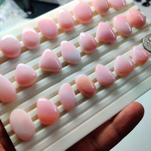 โอปอลสีชมพูจากออสเตรเลีย คุณภาพสูงสุด ราคาขายส่งจากโรงงาน หินคาโบชอง พลอยหลวมสำหรับทำเครื่องประดับ - Product Image 1