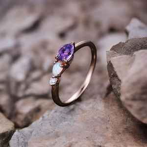 Vintage Amethist Opaal Verlovingsring Art Deco Moissanite Peervormige Slijpvorm 3 Stenen Unieke Bruidsbelofte Ring - Product Image 4