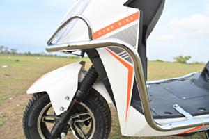 Indian Export Quality Electric Scooter with Sturdy Steel <b>Frame</b> 400W Motor 22KM Per Hr 28KM E Scooter - Product Image 4