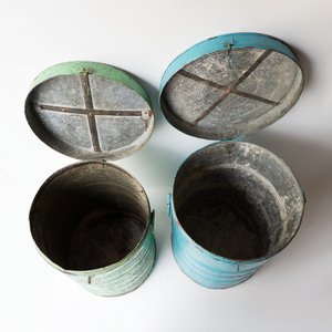 Conteneur de stockage de riz en fer rustique vintage du XXe siècle, grand baril avec poignées, décoration de ferme pour la maison - Product Image 4