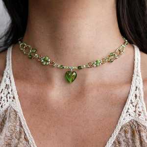 Collar de Cuentas con Colgante de Corazón de Ágata Verde, Joyería Boho con Cuentas de Vidrio, Collar Delicado Minimalista en Capas - Product Image 2