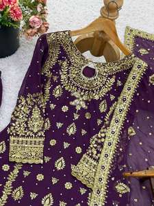 Conjunto de traje de georgette sintético pesado con bordado de lentejuelas de 5 mm – Kurti de manga larga, pantalón a juego y dupatta, ropa étnica - Product Image 3